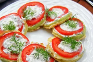 Кабачки в кляре с помидорами и чесноком 👍🏼