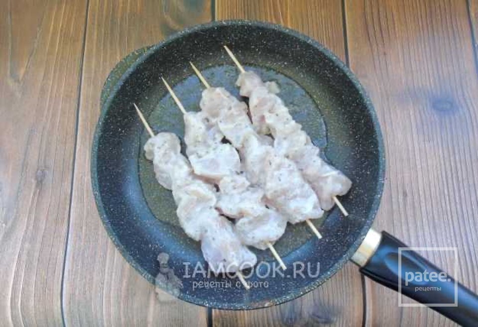 Шашлык из индейки на сковороде 🍗 - Шаг 6