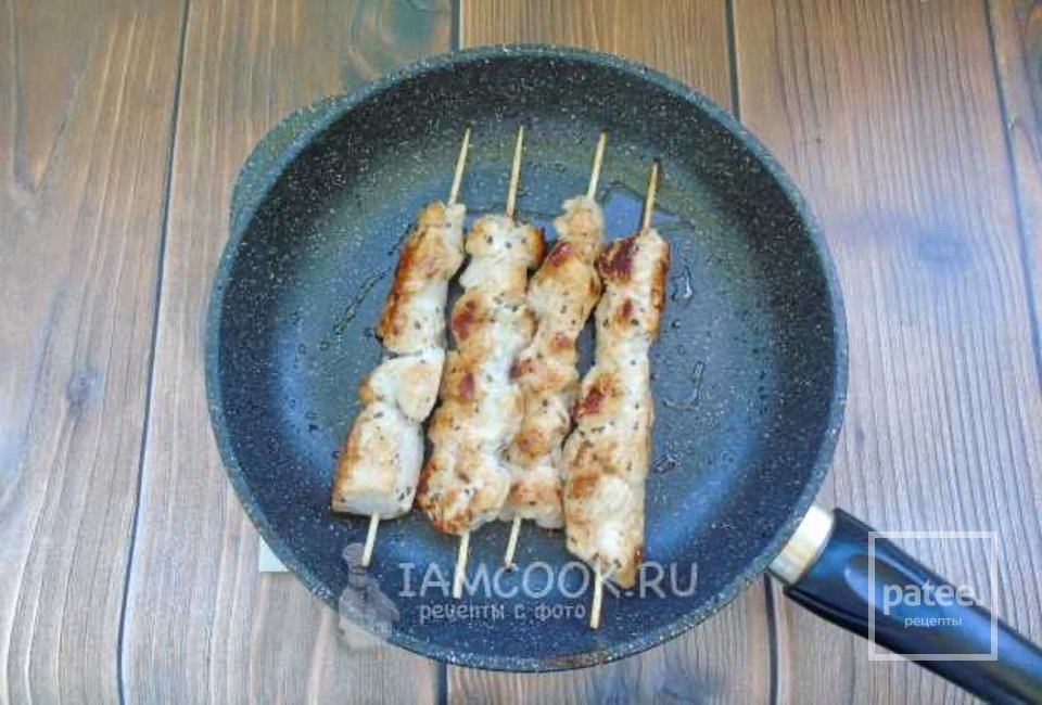 Шашлык из индейки на сковороде 🍗 - Шаг 7