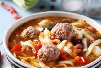 Азиатский суп из лапши, фасоли и фрикаделек 🍲