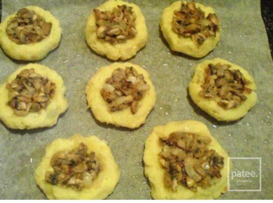 Картофельные ватрушки с грибами - Шаг 1