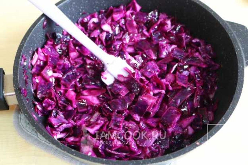 Тушеная картошка с красной капустой 🥔 - Шаг 4