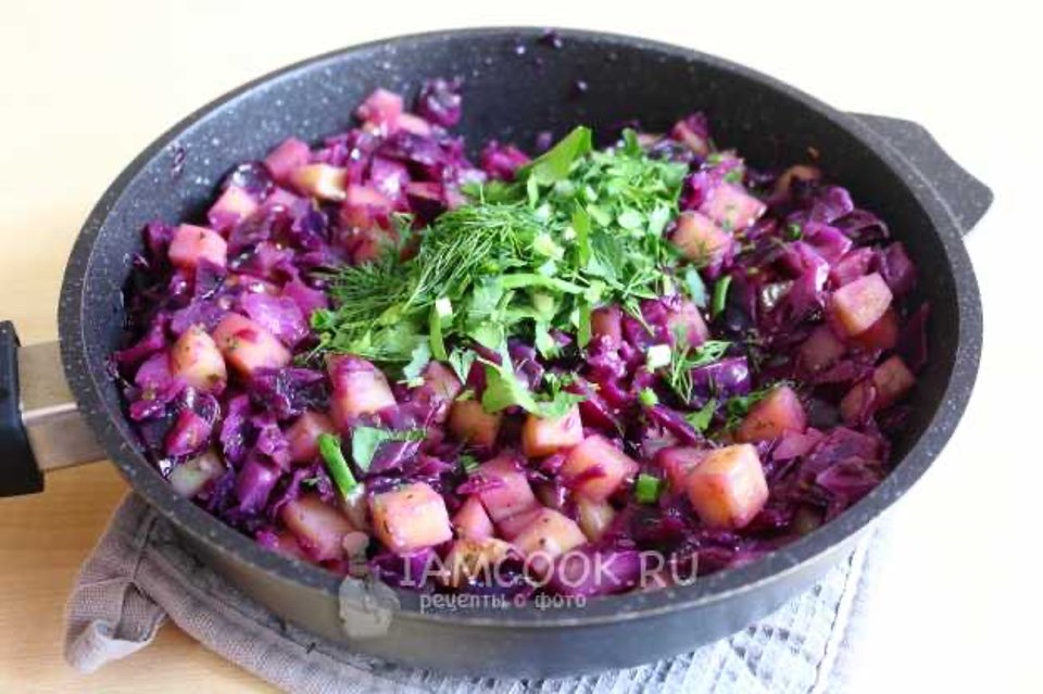 Тушеная картошка с красной капустой 🥔 - Шаг 7