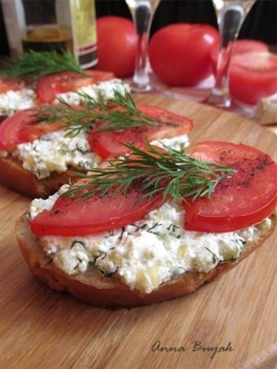 «Пикантные» бутерброды с творогом 🥪 - Шаг 1