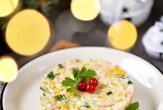 Салат с креветками, кукурузой и сыром 🥗