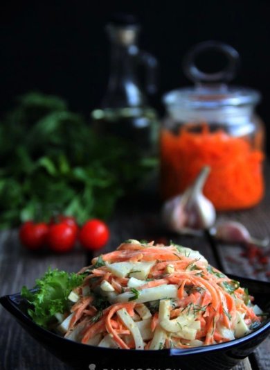 Салат с кальмарами, корейской морковью и яйцом 🥗