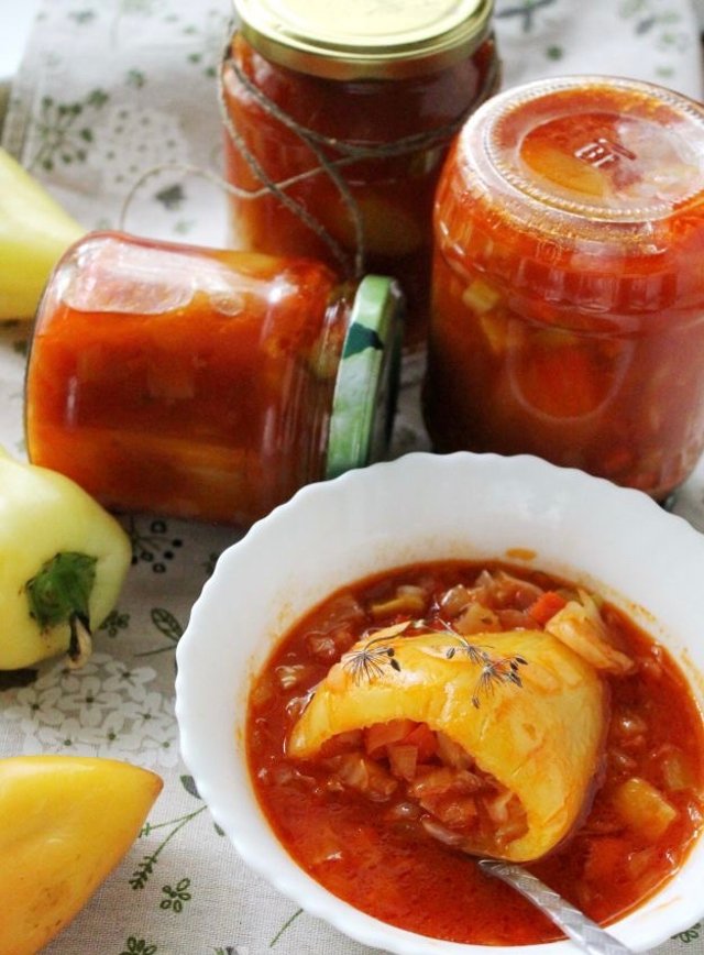 Перцы, фаршированные овощами, на зиму в томате 🫙