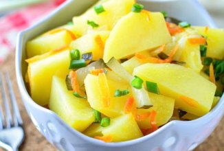 Тушеная картошка с солеными огурцами 🥔