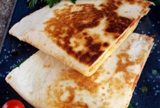 Тортилья с начинкой на сковороде (с яйцом, сыром и помидорами)👍🏼