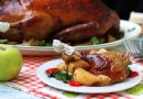 Утка с яблоками и картошкой в духовке