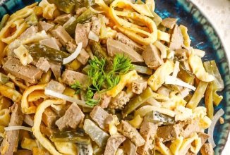 Салат с печенью и яичными блинчиками 🥗