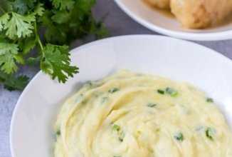 Картофельное пюре с сыром и зеленым луком 🥔
