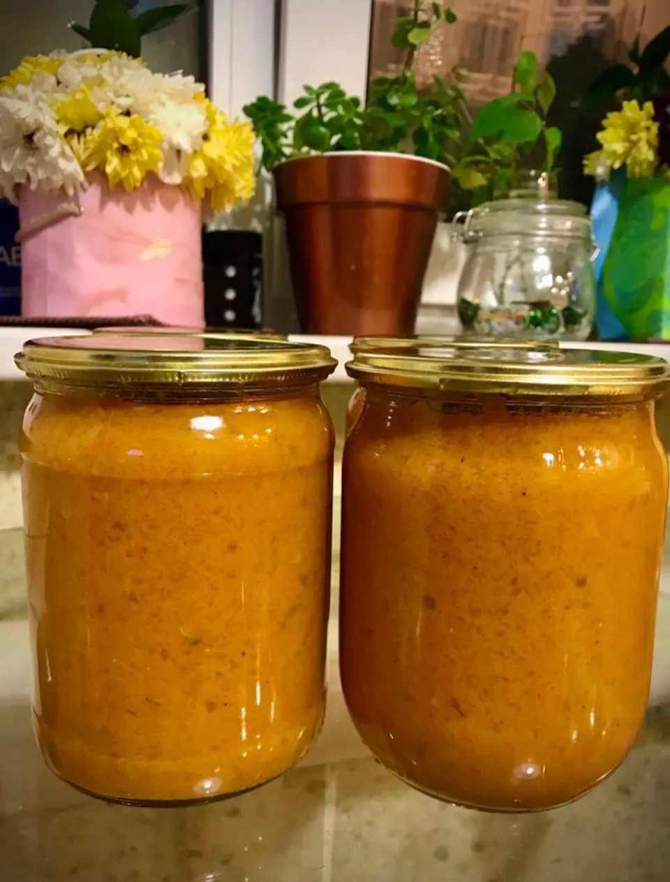 Кабачковая икра в скорова. Кабачковая икра в скорова. Как подать кабачковую икру. Икра из кабачков в скороварке. Пожарить икру из кабачков на сковороде.