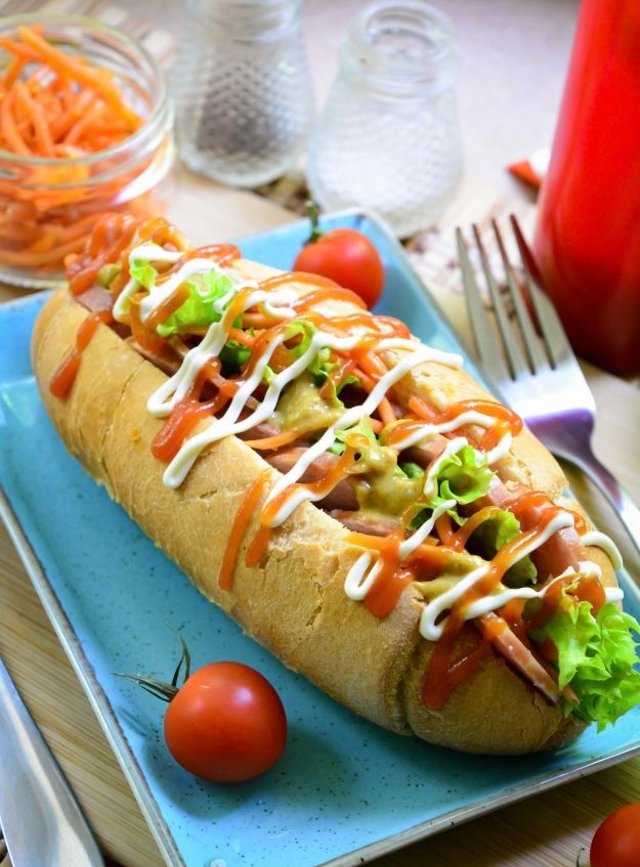 Хот-дог с колбасой 🌭