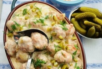 «Фрикадельки в сливочном соусе с корнишонами» 👍🏼