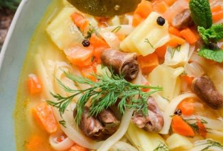 Суп с лапшой и куриными сердечками 🍲