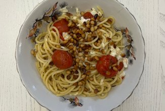 Паста с запеченными помидорами черри и моцареллой