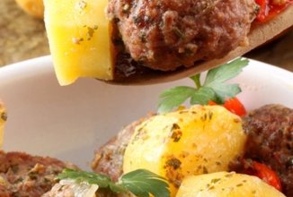 Картошка, тушенная с тефтелями 👍🏼