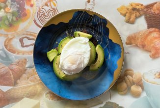 Тост с авокадо и яйцом пашот