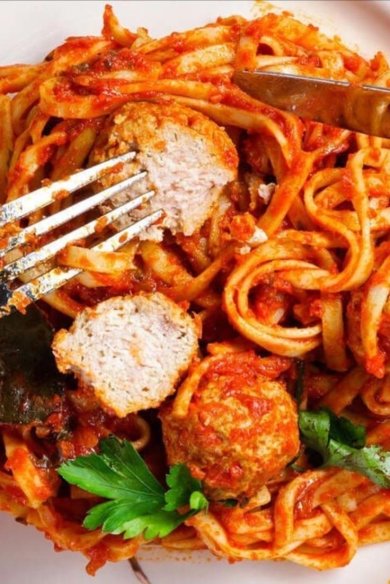 Спагетти с мясными шариками в томатном соусе 🍝