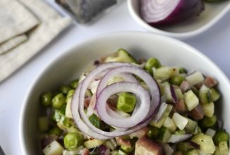 Мюнхенский салат с сельдью и горошком 🥗