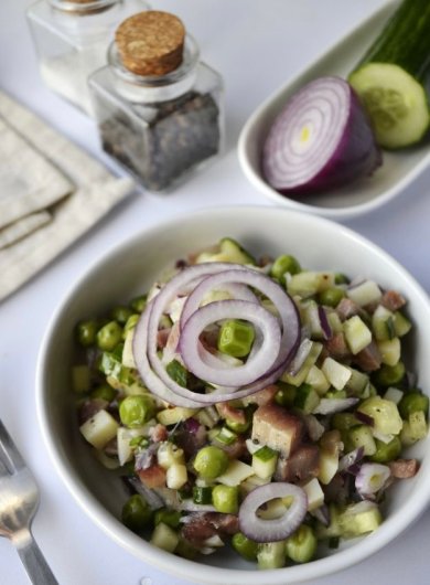 Мюнхенский салат с сельдью и горошком 🥗 - Шаг 8