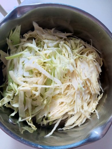 Салат из капусты и моркови с уксусом как в столовой - Шаг 3