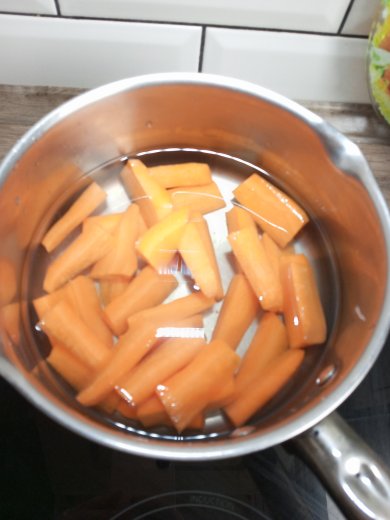 Салат из молодой моркови с соусом песто - Шаг 2