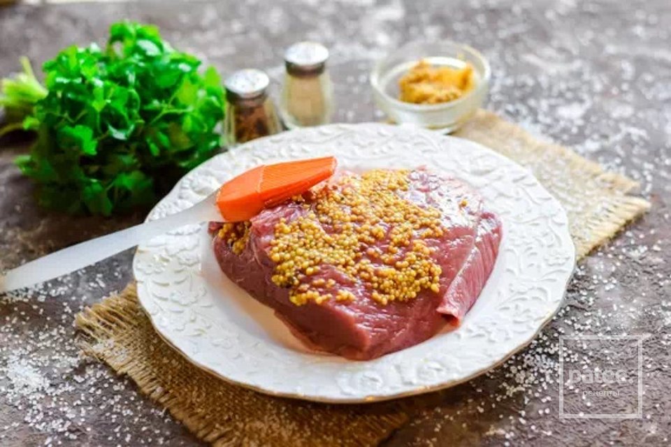 Классический рецепт мягкой и сочной говядины в духовке 🥩 - Шаг 3