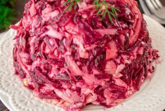 Салат «Розовый фламинго» с кальмарами 🥗