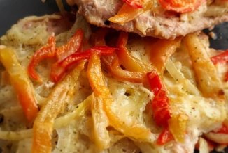 Мясо под шубой из лука и помидоров 🥩