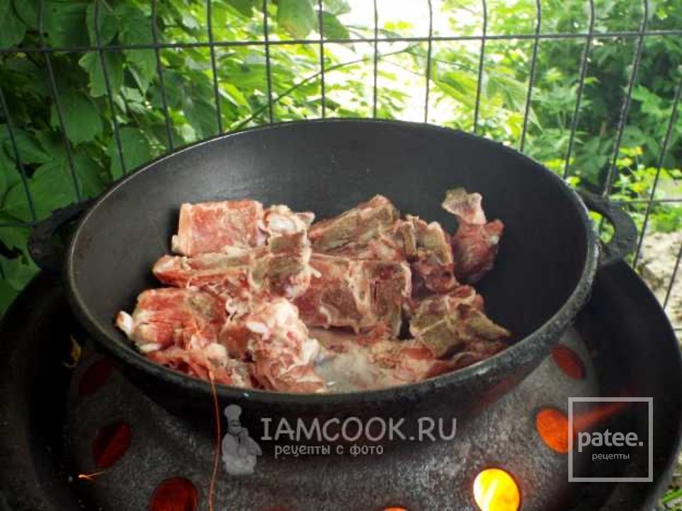 Свиные ребрышки в казане на костре 🍖 - Шаг 4