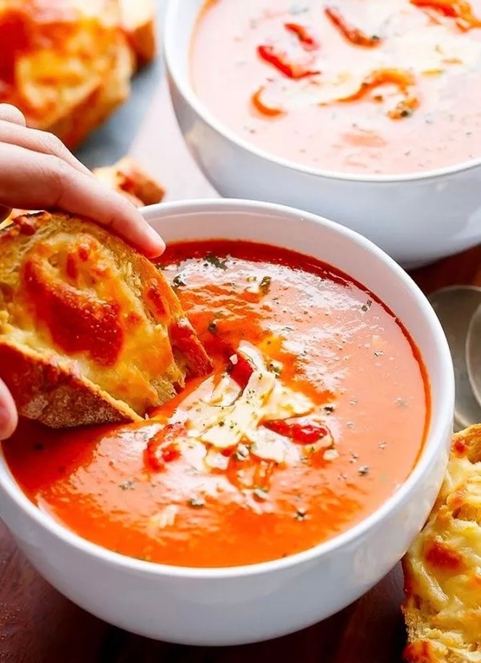 Новогодние блюда. Горячий бульон. Новогоднее обжорство. Суп пюре из томатов. Суп после новогодних праздников.