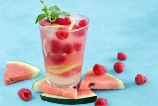Лимонад из арбуза и малины