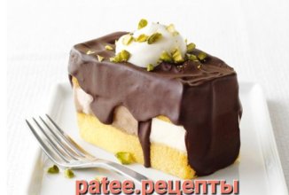 Пирожное из неаполитанского мороженого