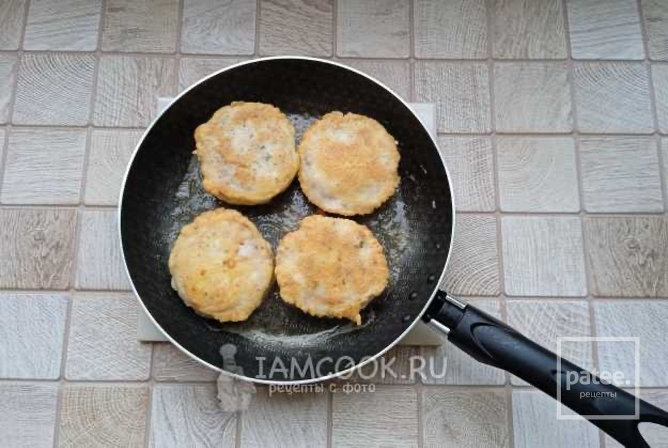 Медальоны из хека на сковороде 👍🏼 - Шаг 7