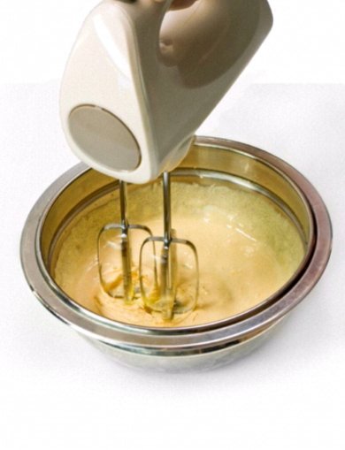 Мороженое с клубникой, базиликом и лимонным соусом - Шаг 1