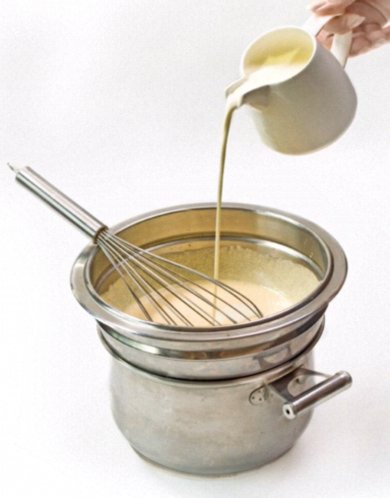 Мороженое с клубникой, базиликом и лимонным соусом - Шаг 2