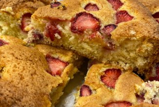 Пирог с клубникой