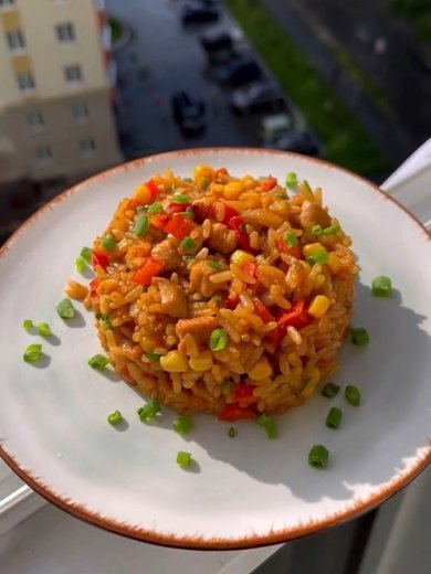 Пан-азиатский рис с курицей и овощами