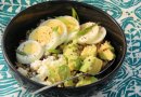 Греча с сыром, авокадо и яйцом