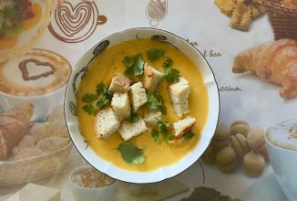 Суп-пюре из тыквы и сельдерея