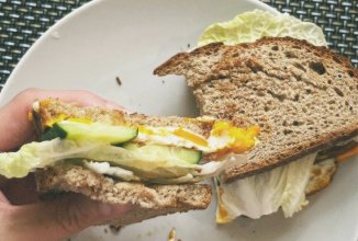 бутерброд с яичницей