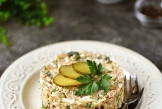 Салат с тунцом и соленым огурцом 🥗