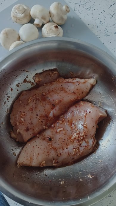Грудка куриная с грибами - Шаг 2