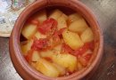 Мясо с картошкой и овощами в горшочках
