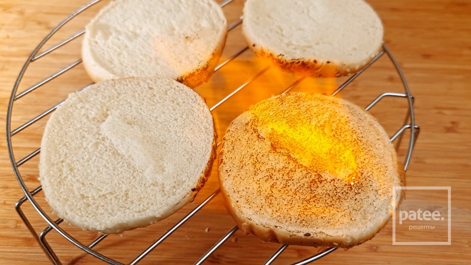 Бургер с начинкой из артишока сыра и зелени. - Шаг 7