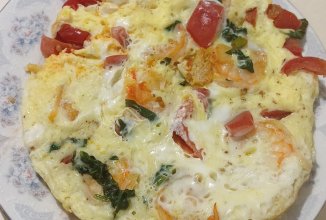 Омлет со шпинатом и креветками