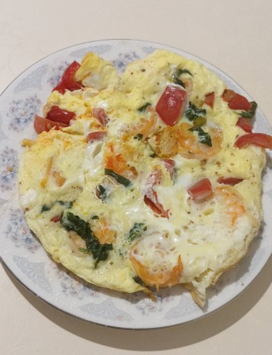 Омлет со шпинатом и креветками