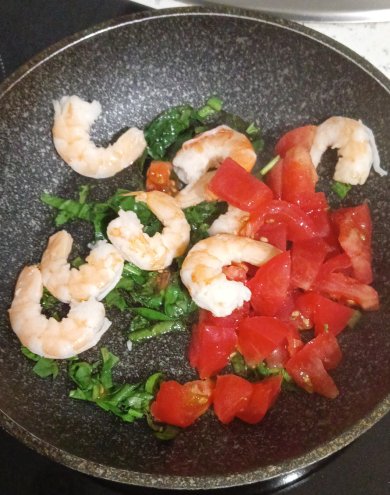 Омлет со шпинатом и креветками - Шаг 2